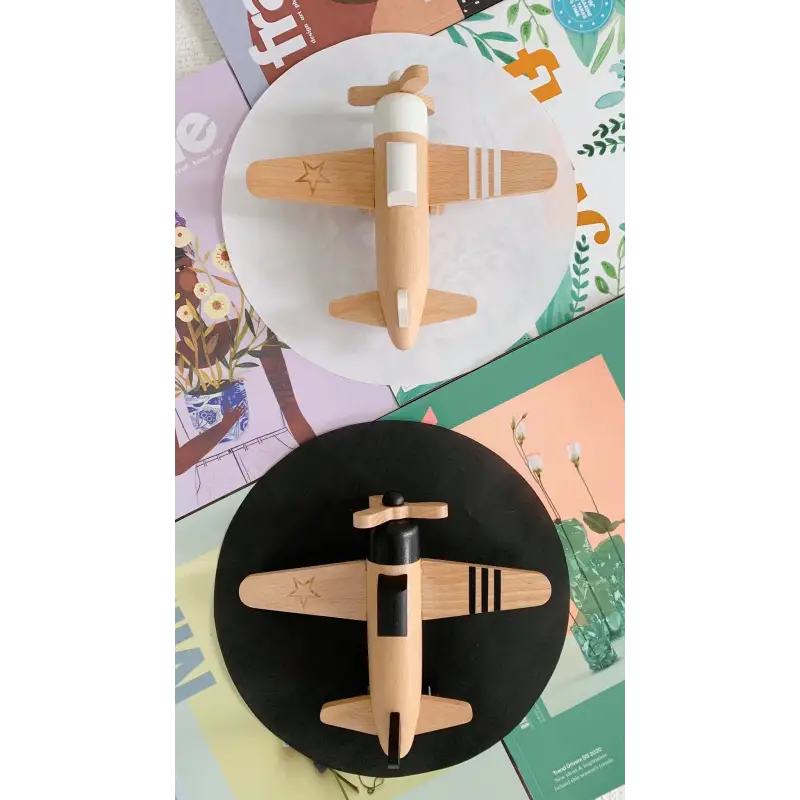 Load image into Gallery viewer, Hikoki - Avion à hélice à friction Noir - 45% de réduction - Kiko &amp; GG - Jouet
