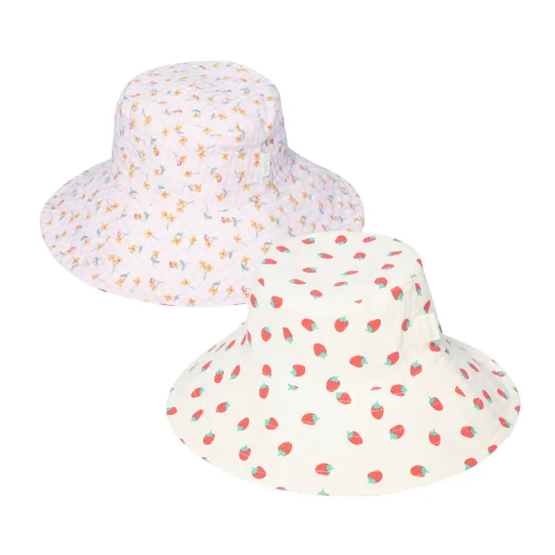 Chargez l&#39;image dans la visionneuse de la galerie, Chapeau de soleil réversible aux fraises - 50% de réduction - Rockahula - échantillons - Accessoire enfant
