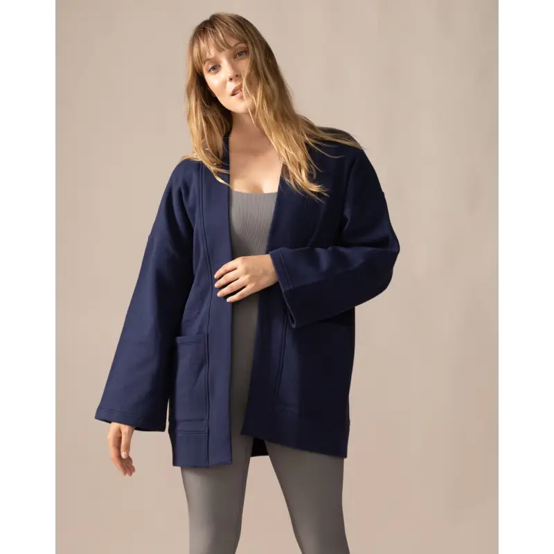 Load image into Gallery viewer, Women wearing the Northwind Cardigan by Rose Boreal - Denim / Femme qui porte le Cardigan vent du nord de Rose Boreal - Denim
