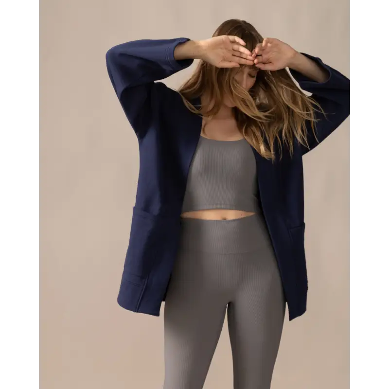 Load image into Gallery viewer, Women wearing the Northwind Cardigan by Rose Boreal - Denim / Femme qui porte le Cardigan vent du nord de Rose Boreal - Denim
