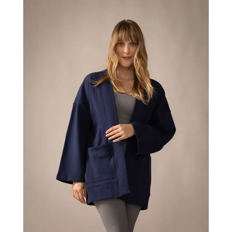 Load image into Gallery viewer, Women wearing the Northwind Cardigan by Rose Boreal - Denim / Femme qui porte le Cardigan vent du nord de Rose Boreal - Denim
